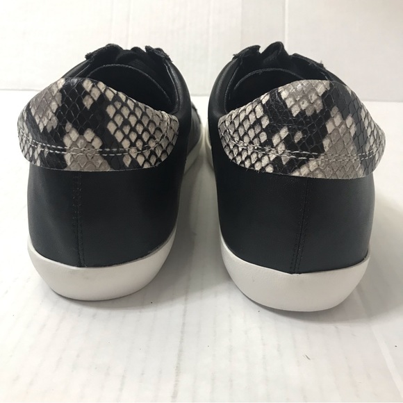 NEW Banana Republic Essential Sneaker Black Leather Snake Detail Size 7.5 - Picture 3 of 9